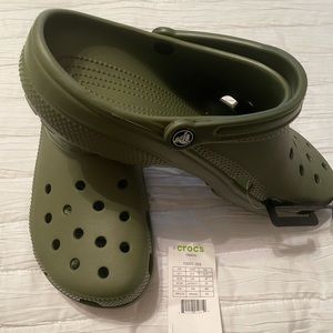 New, never worn. Tag ripped off by my toddler.